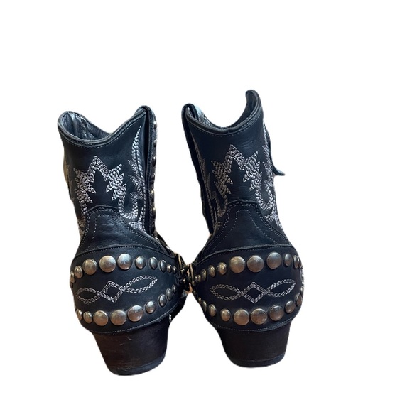 Silver Mesa bootie with turquoise detail cuffs studs and embroidery - Picture 5 of 8